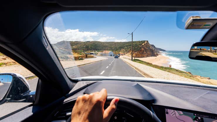 Image for Apple Wants To Make Your Windshield A Screen